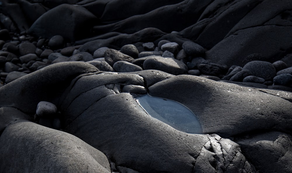 blue water on gray rocks