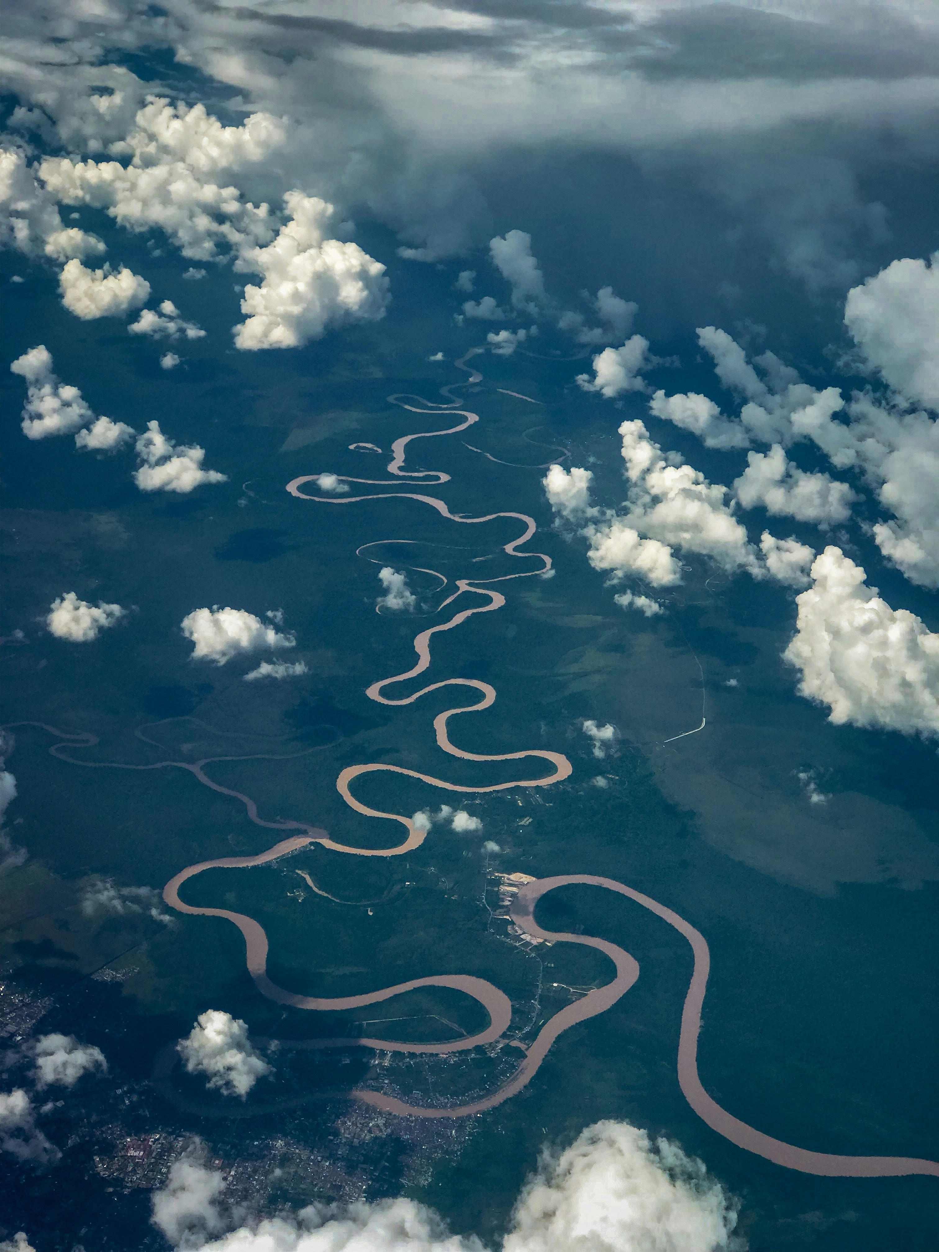 nubes blancas y cielo azul