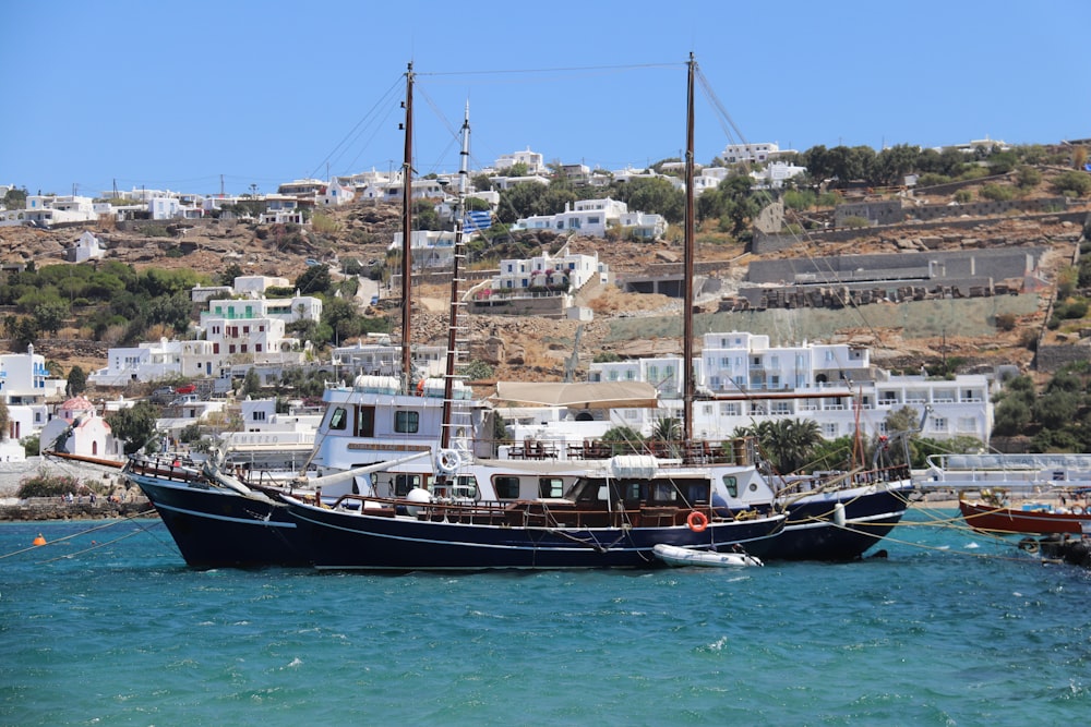 black and white boat on sea during daytime