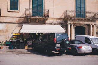 A compact car parked in front of a traditional Mauritanian market