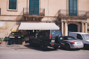 A lively market scene in Fortaleza with Brody’s branded delivery van ready for distribution.