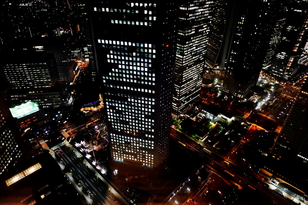 야간에는 고층 건물