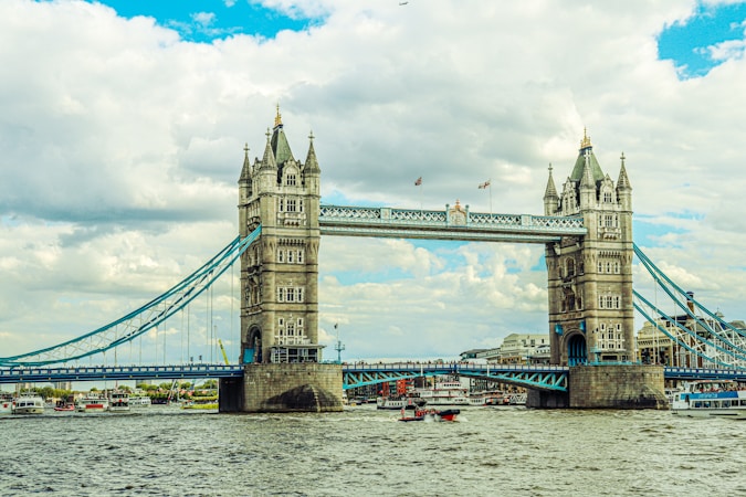 Meet the Thames Twins: An Introduction to Waylon Lee