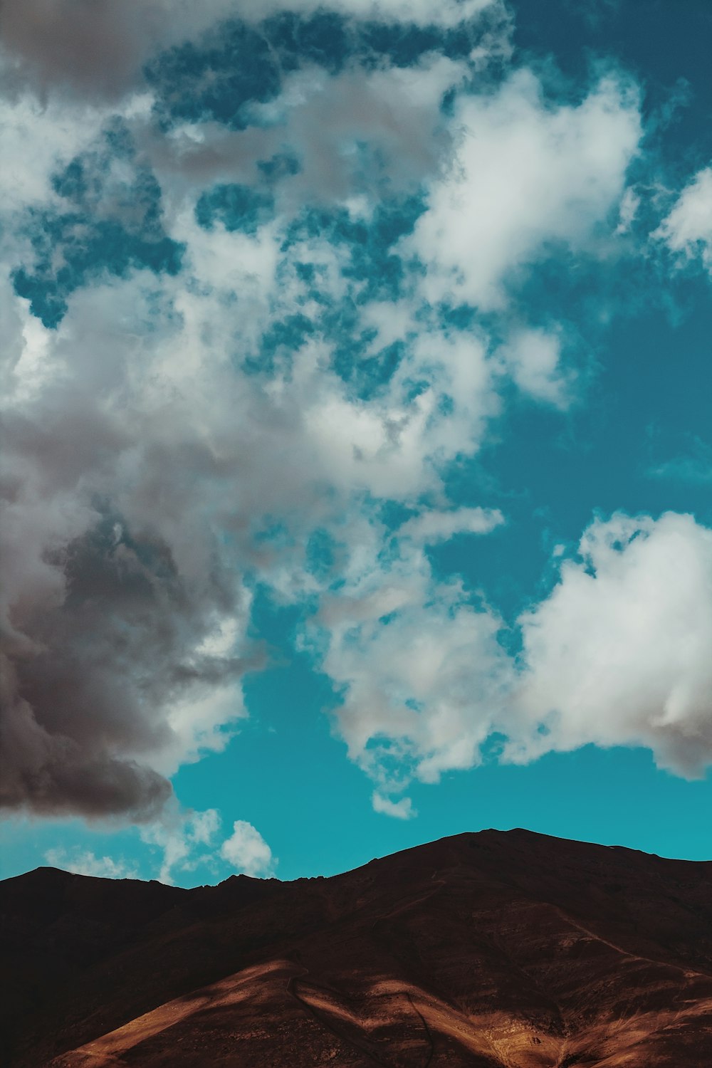 nuvens brancas e céu azul durante o dia