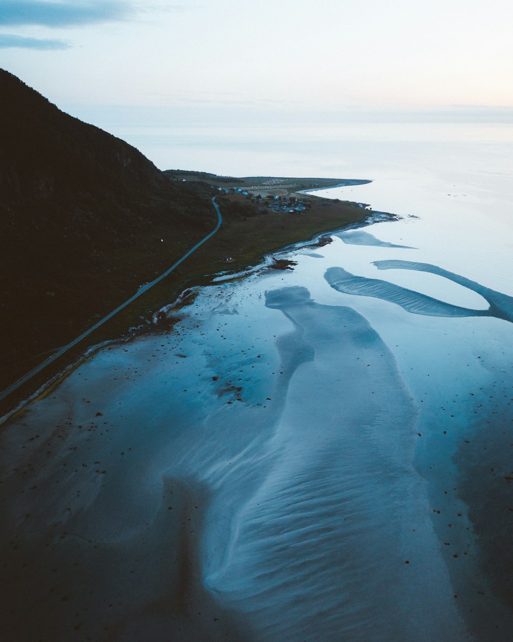 spiaggia di sabbia bianca durante il giorno