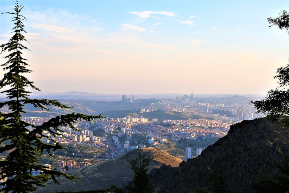 veduta aerea della città durante il giorno