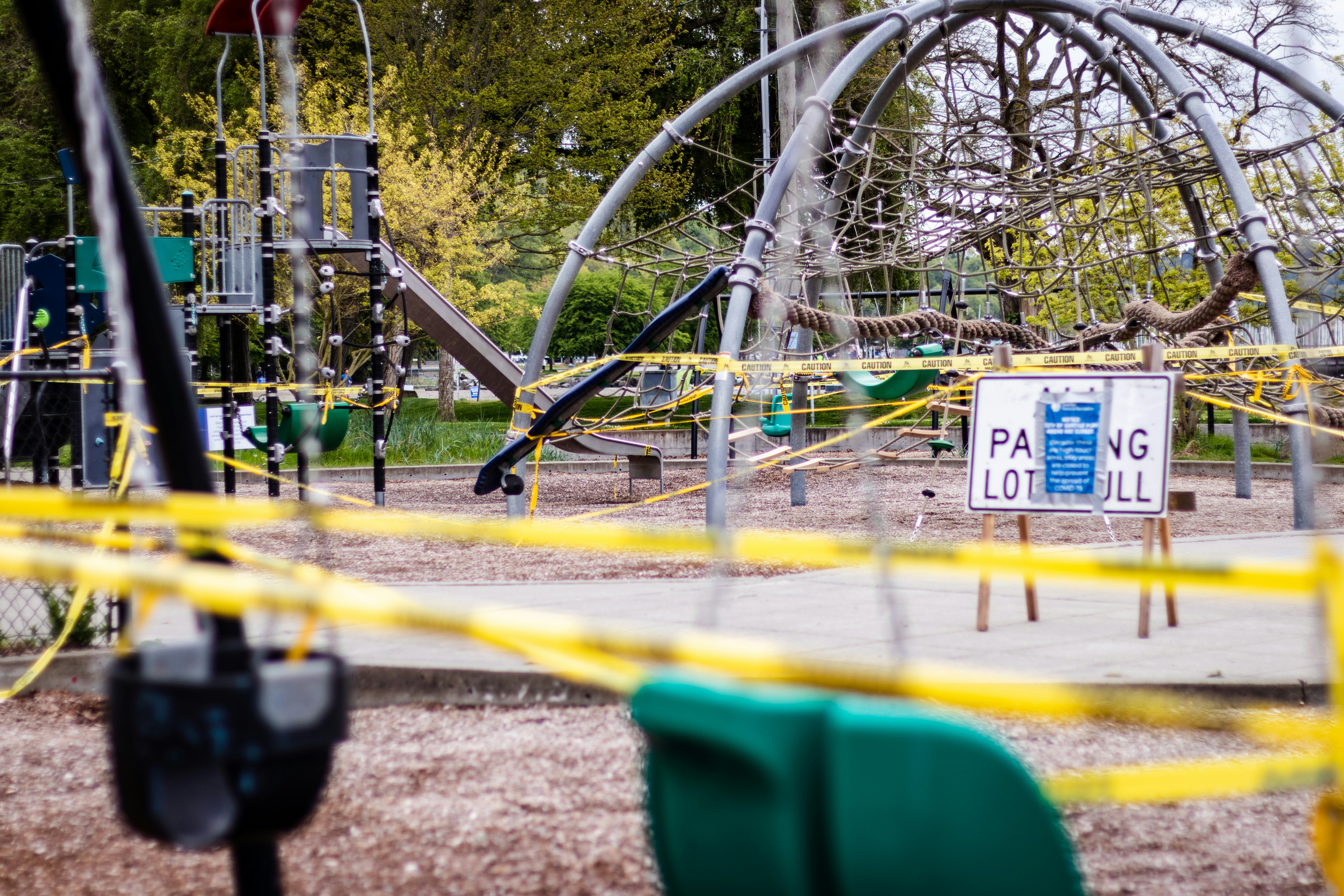 photo-1588278391829-c149c77a0671?crop=entropy&cs=tinysrgb&fit=max&fm=jpg&ixid=M3w4NDI3ODN8MHwxfHNlYXJjaHw0fHwlQzQlQjB6bWlyJTIwaGFiZXJsZXJpJTNBJTIwUGFya3RhJTIwJUMzJUE3b2N1ayUyMGNpbmF5ZXRpJTIxfGVufDB8MHx8fDE3NjU1MjkwNzV8MA&ixlib=rb-4.1.0&q=80&w=1080