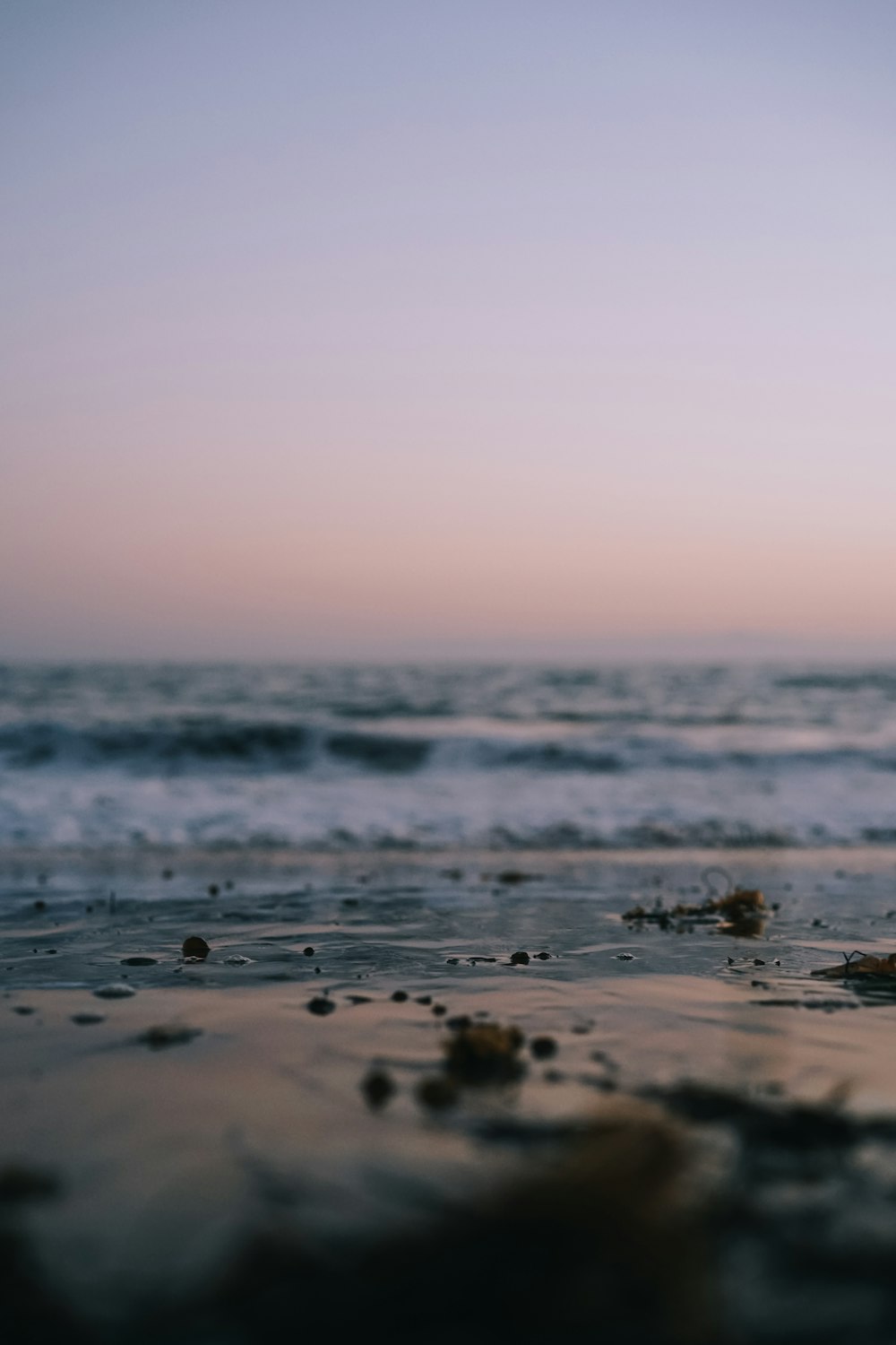 sea waves crashing on shore during daytime