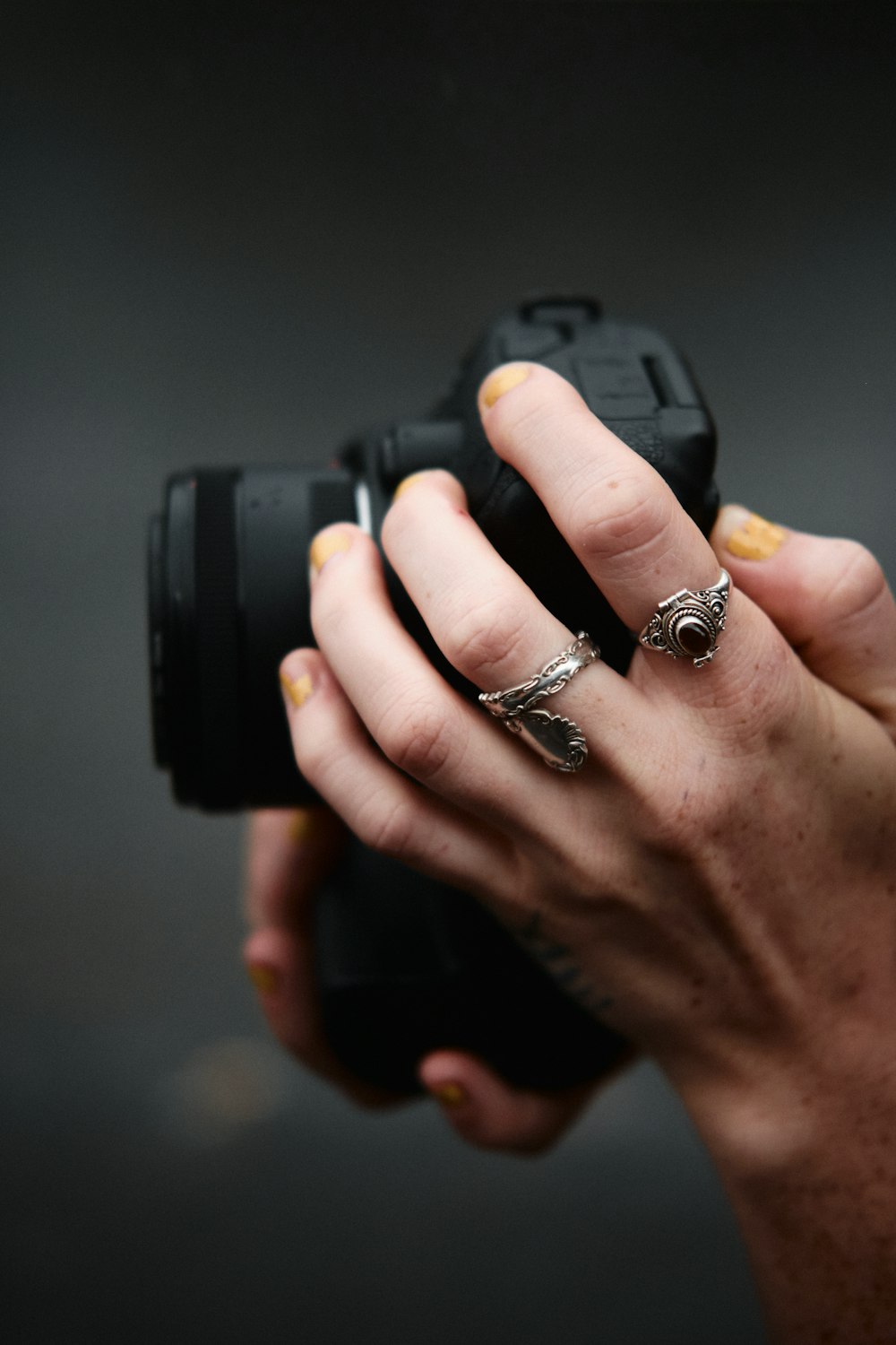 person wearing silver diamond ring