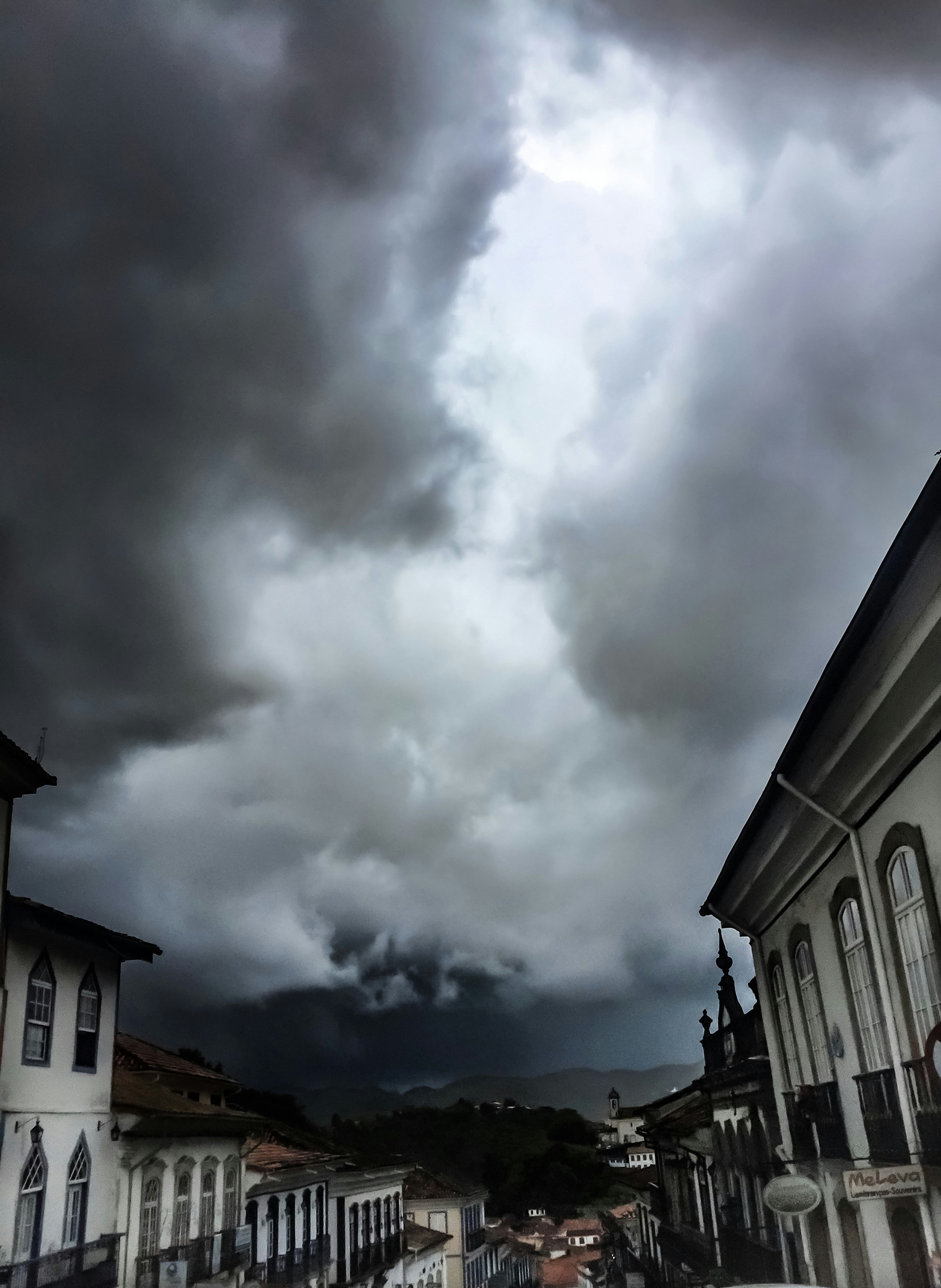 Lluvias continuas en Morelia para hoy lunes