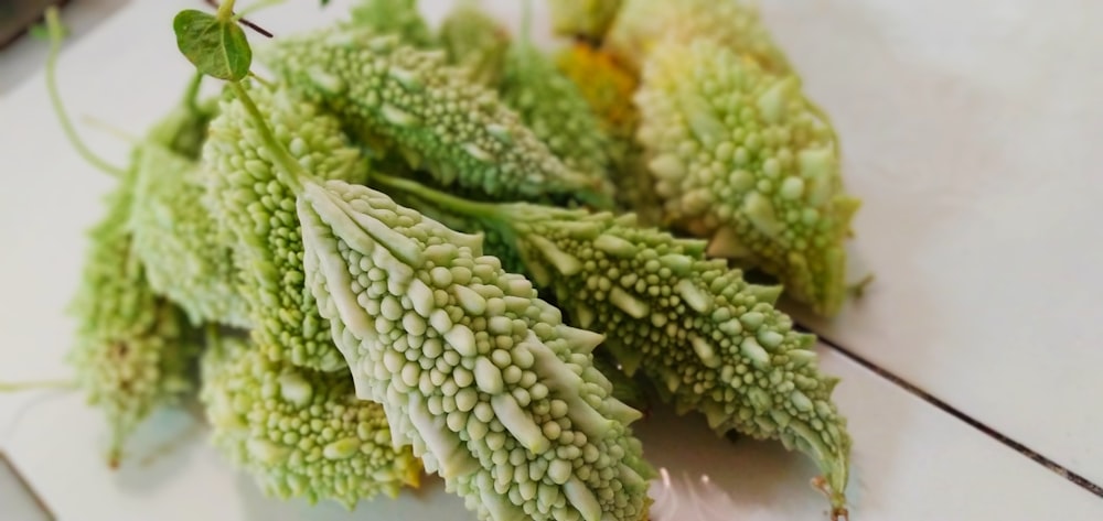 verduras en rodajas verdes y amarillas