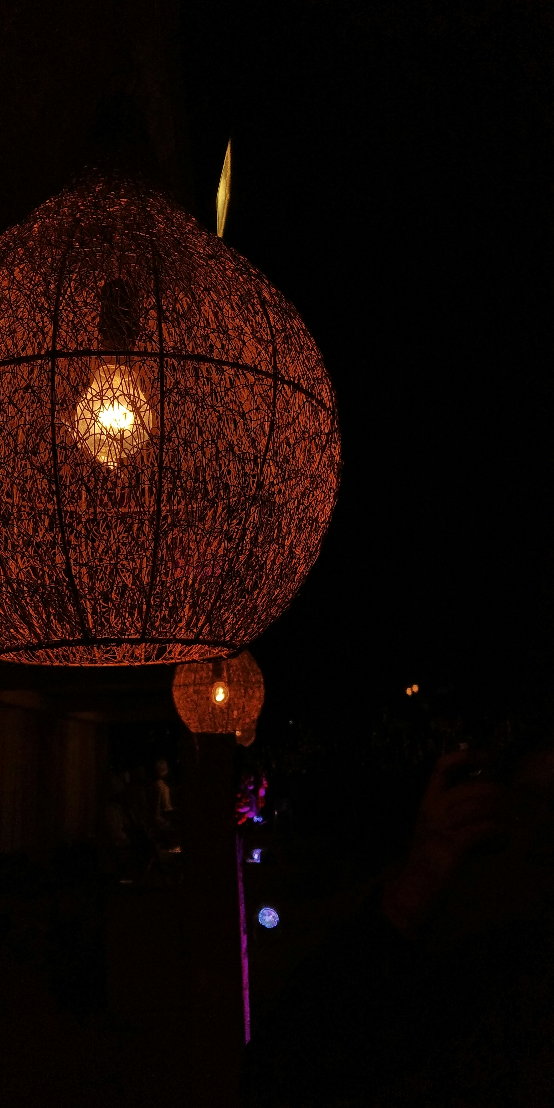 gray computer monitor