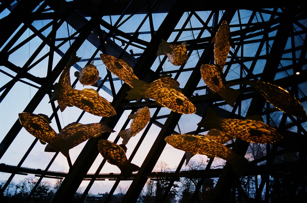 Décors suspendus floraux marron et noir