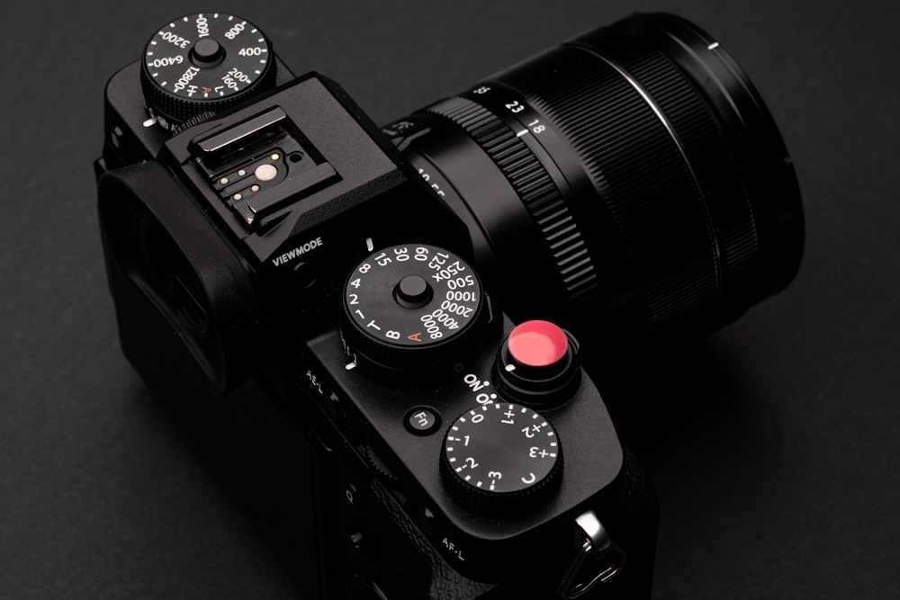 Appareil photo reflex numérique Nikon noir avec objectif