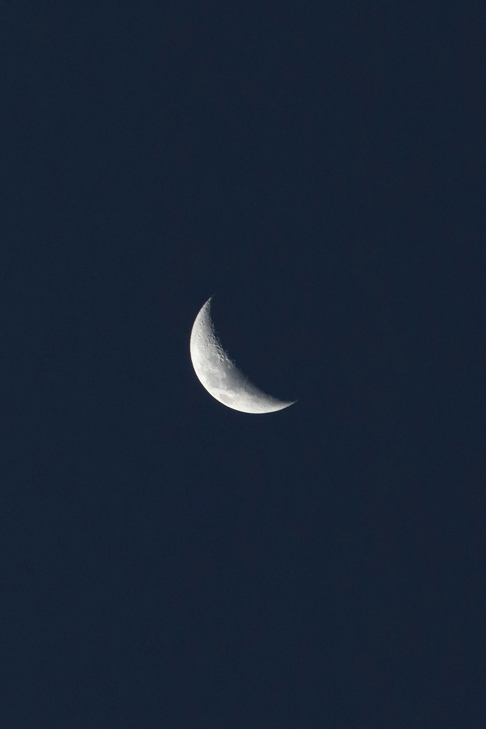 demi-lune dans le ciel