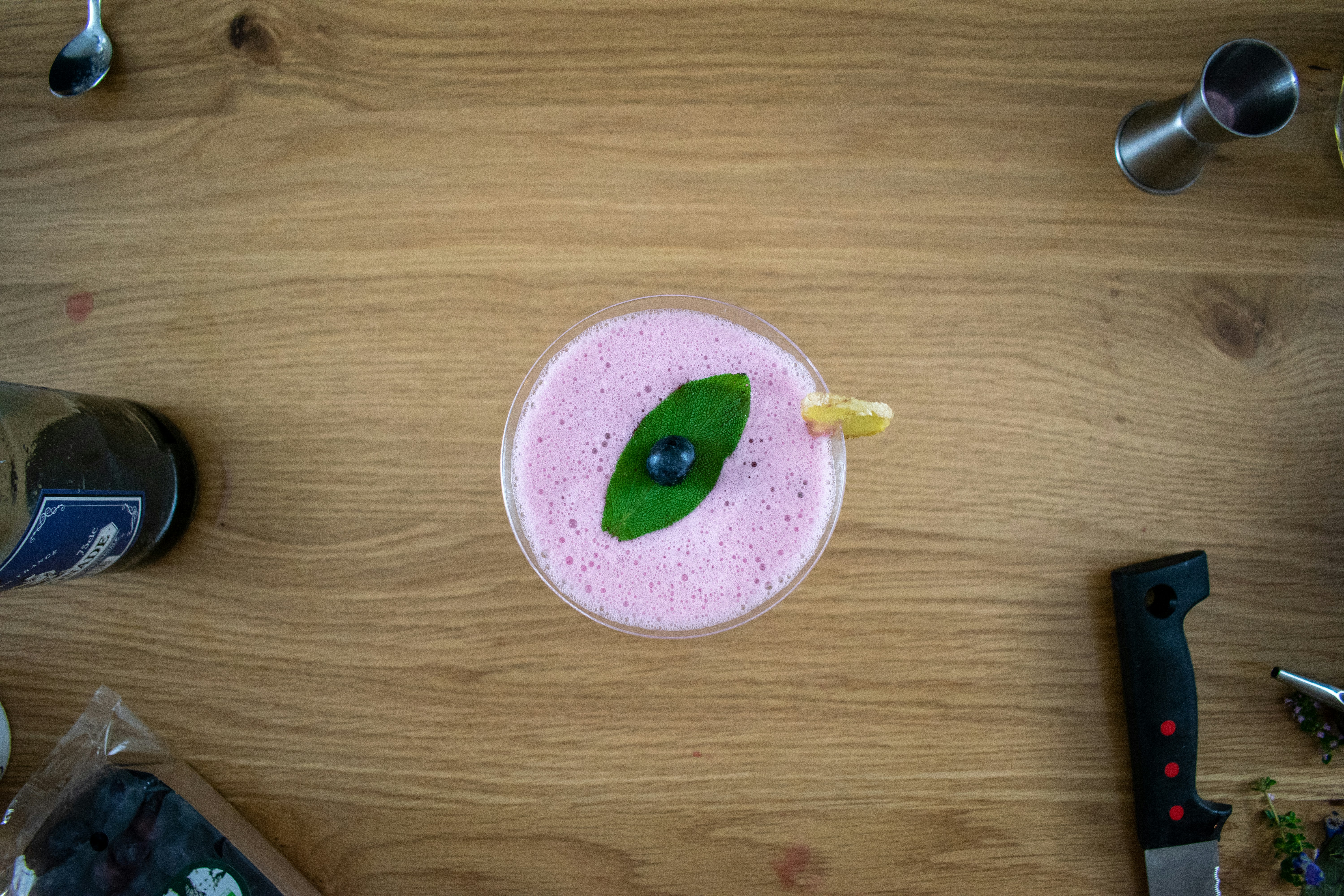 green and white round plastic toy photo – Free Plywood Image on Unsplash