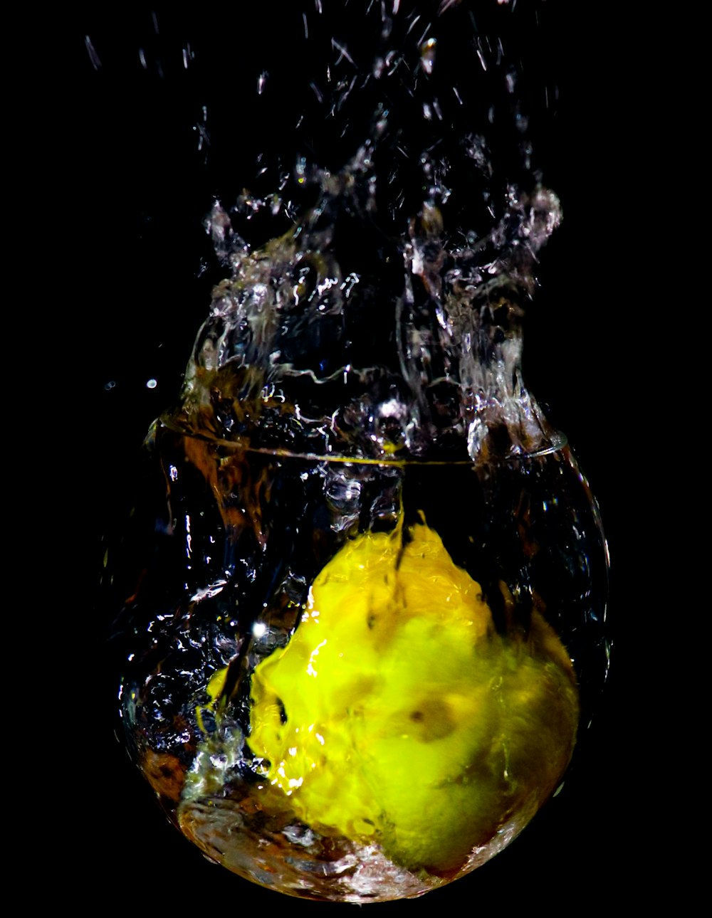 yellow fruit in water with water droplets
