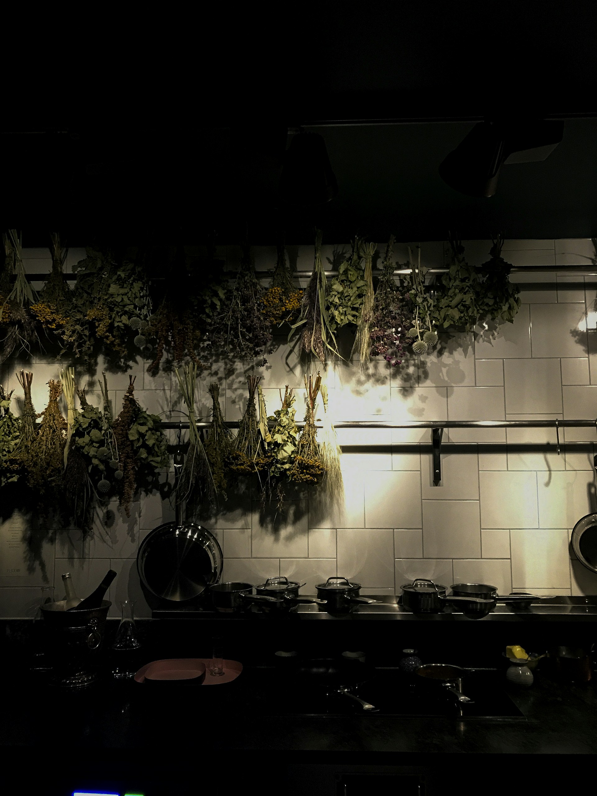 gray computer monitor