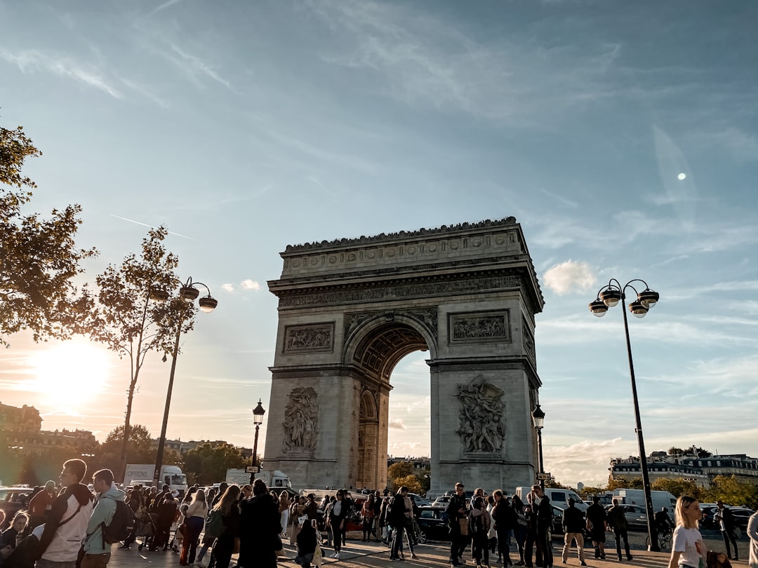 travelers stories about Landmark in Arc de Triomphe, France