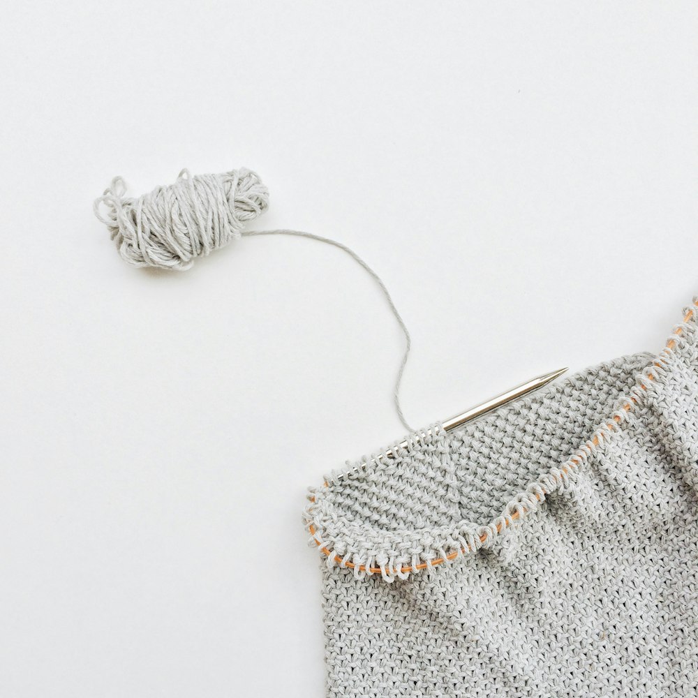 white and gray knit bag