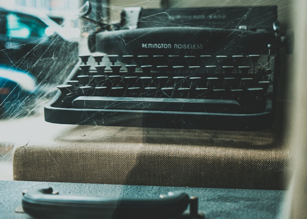 black computer keyboard on black table