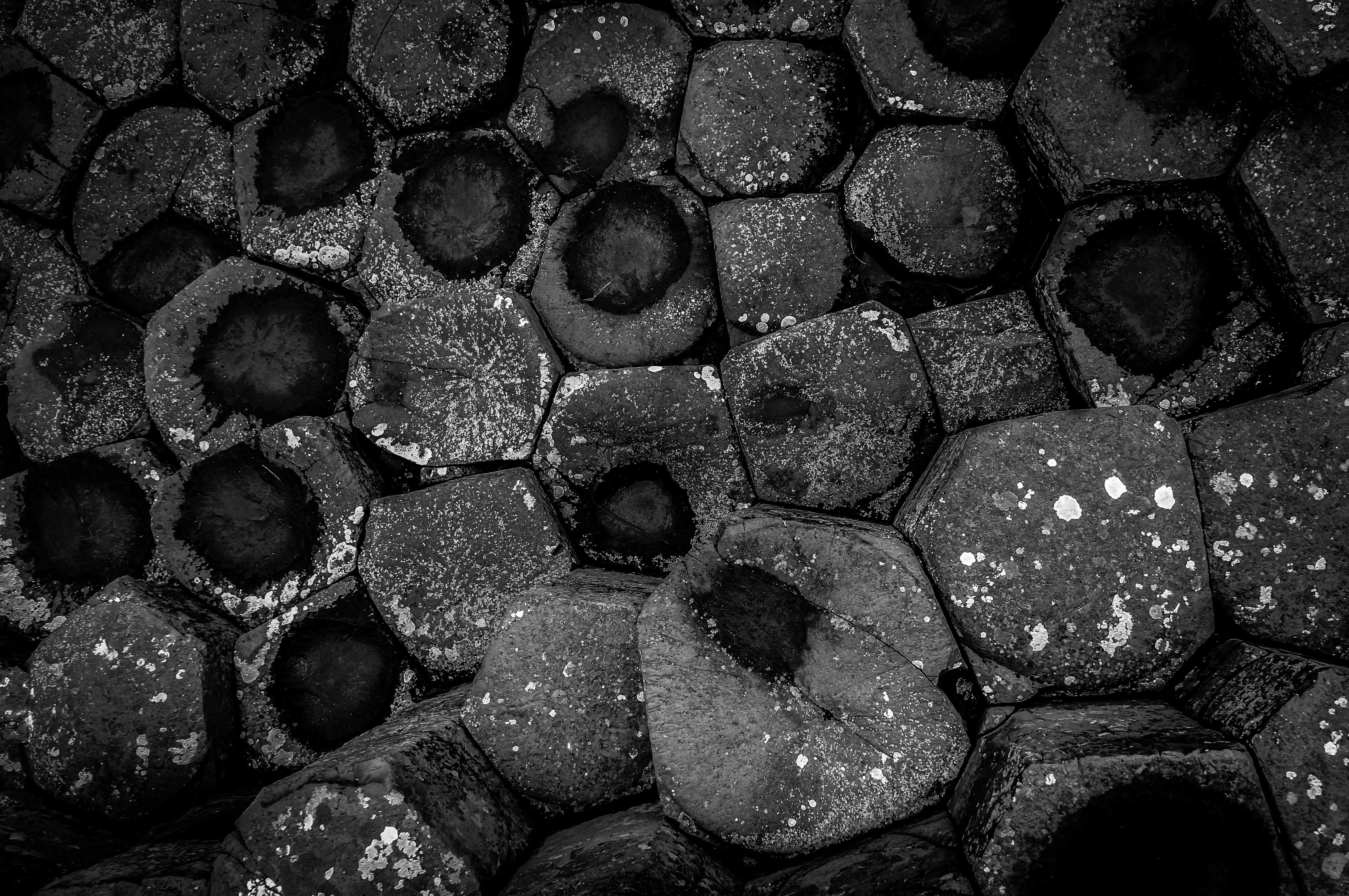 黒と白の石の壁の写真 Unsplashで見つけるグレーの無料写真