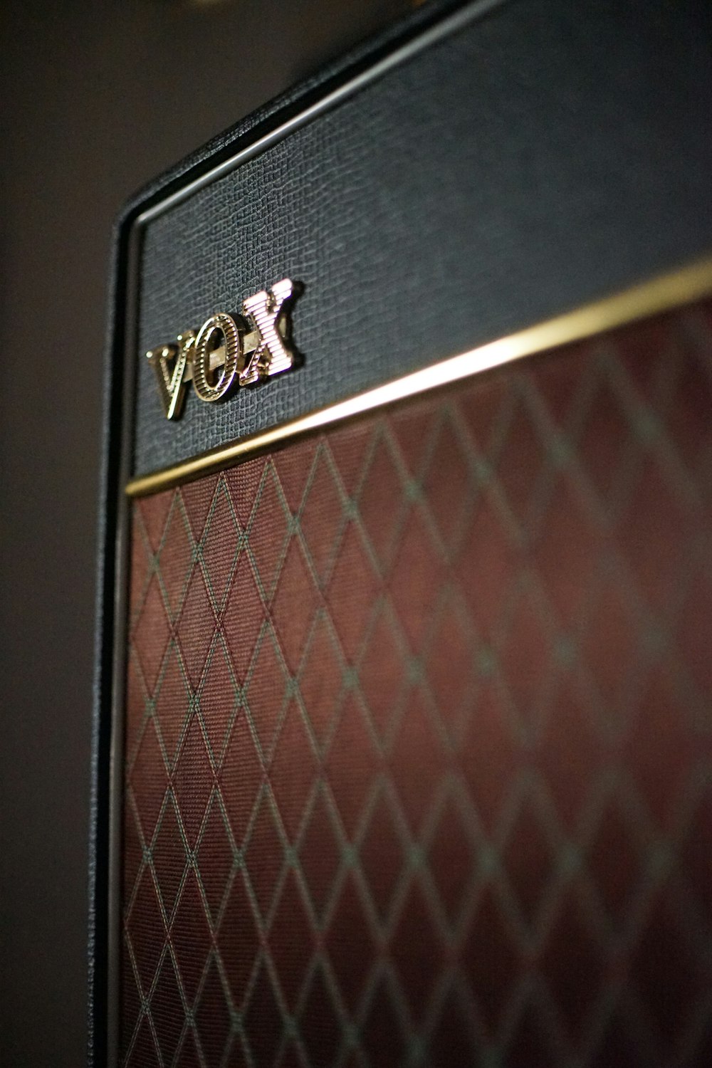 a close up of a speaker with the word vox on it