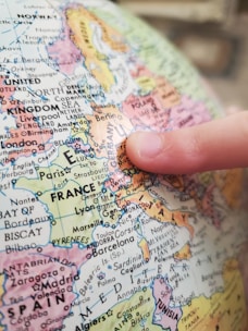 A map of Canada and Switzerland highlighting key locations.