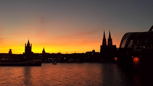 A stunning view of the Bristol skyline at sunset.