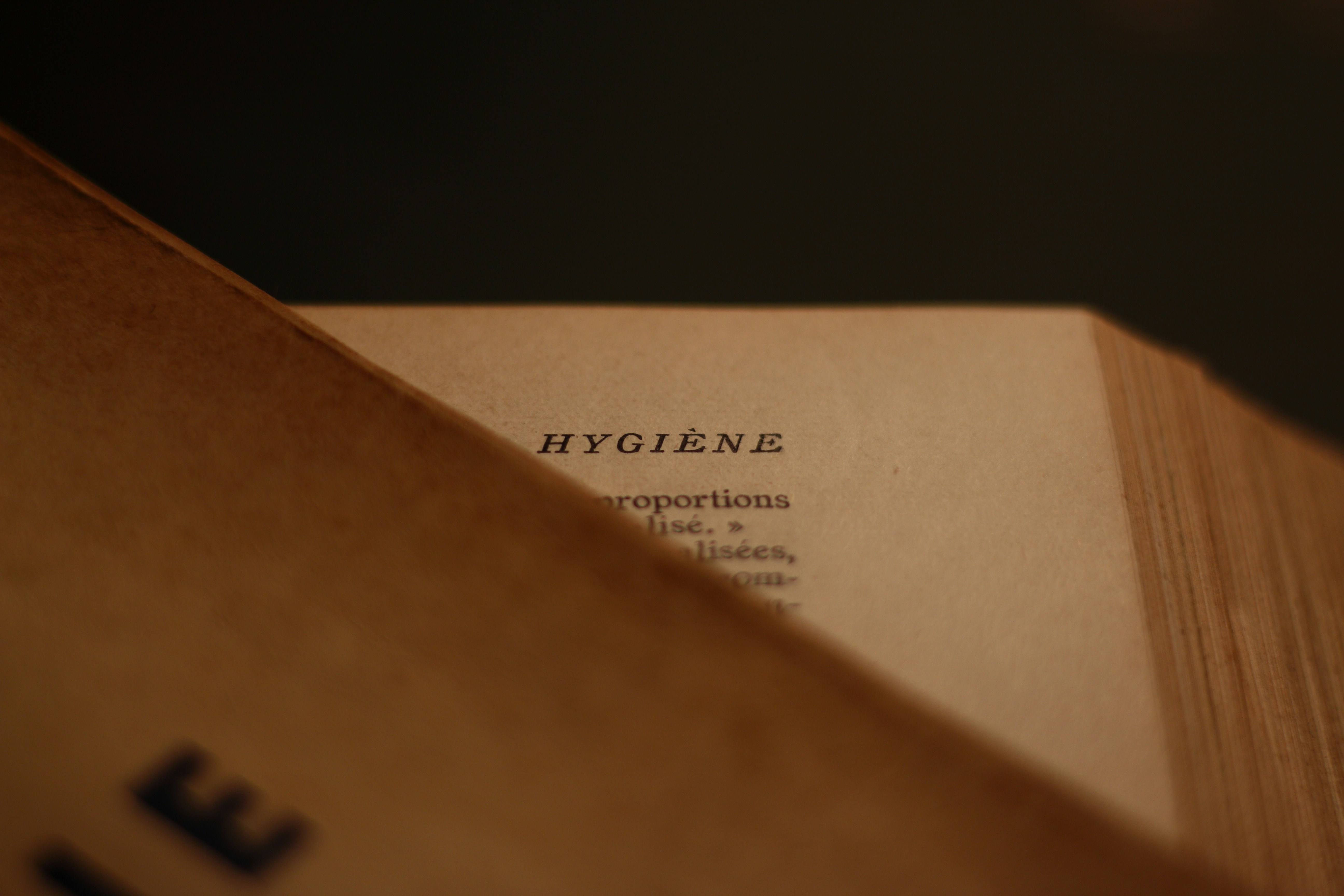 gray computer monitor