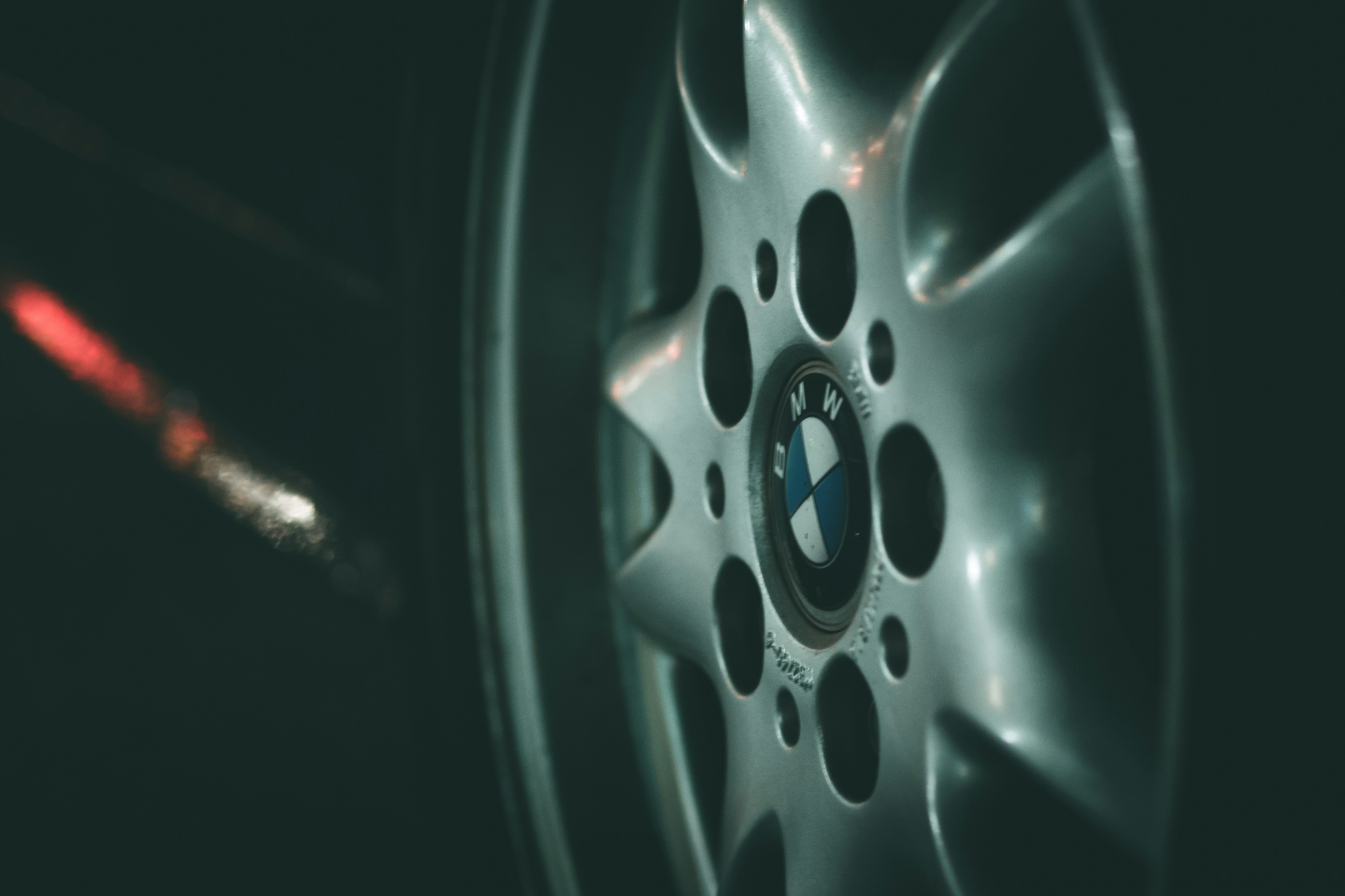 black and silver 5 spoke wheel
