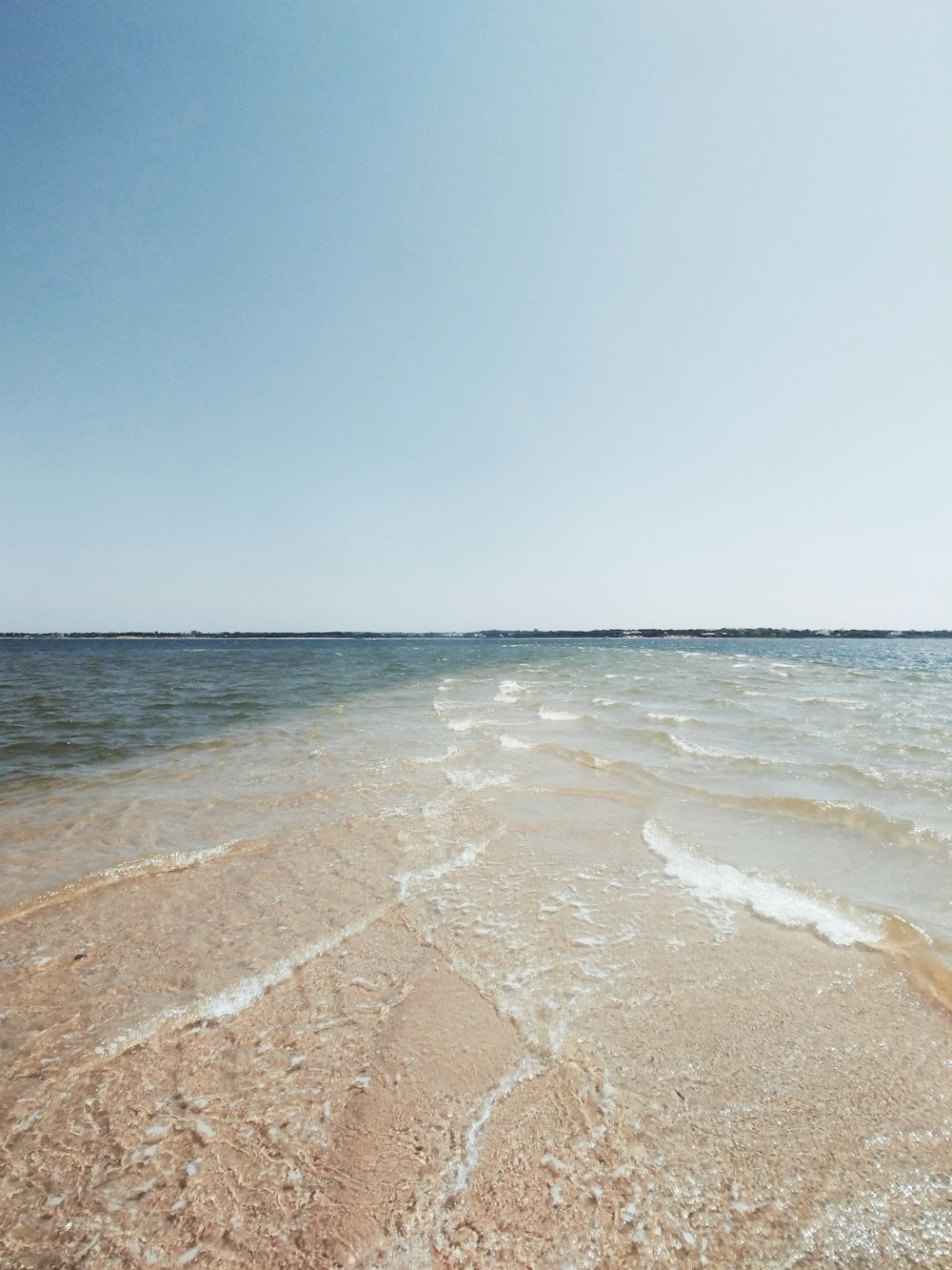 sea waves crashing on shore during daytime