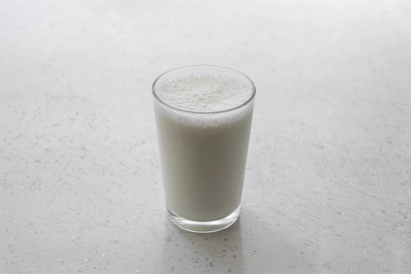 Segelas susu cokelat Haryana Milk