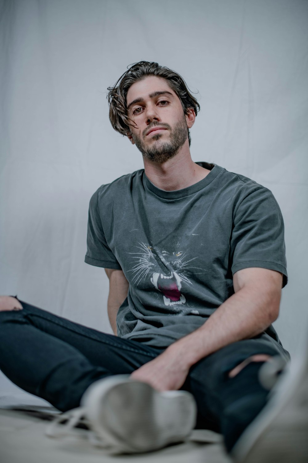 man in gray crew neck t-shirt sitting on bed