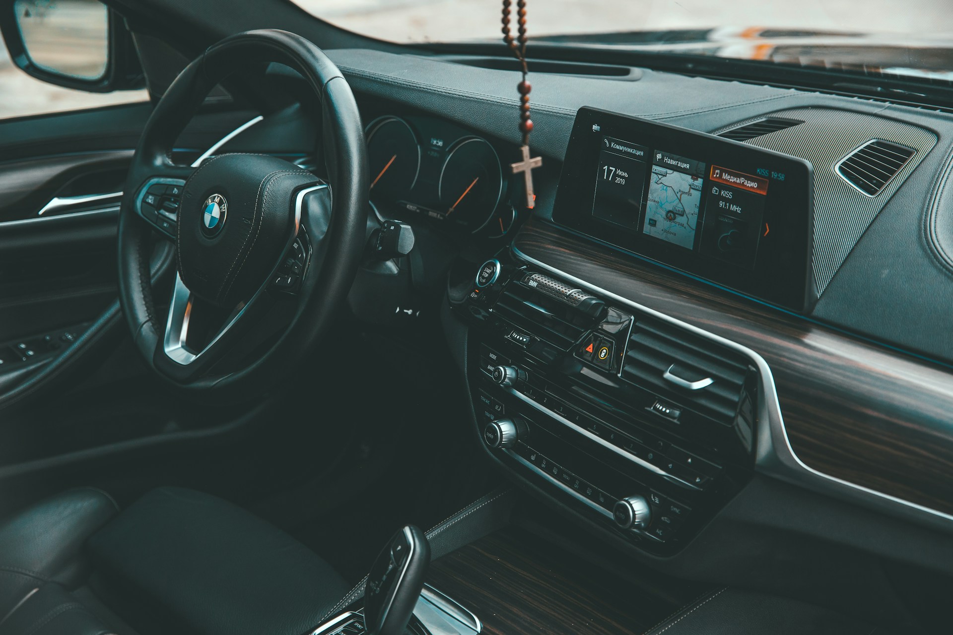 black and silver car stereo
