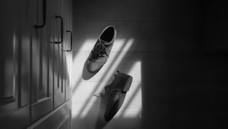 black and white nike sneakers