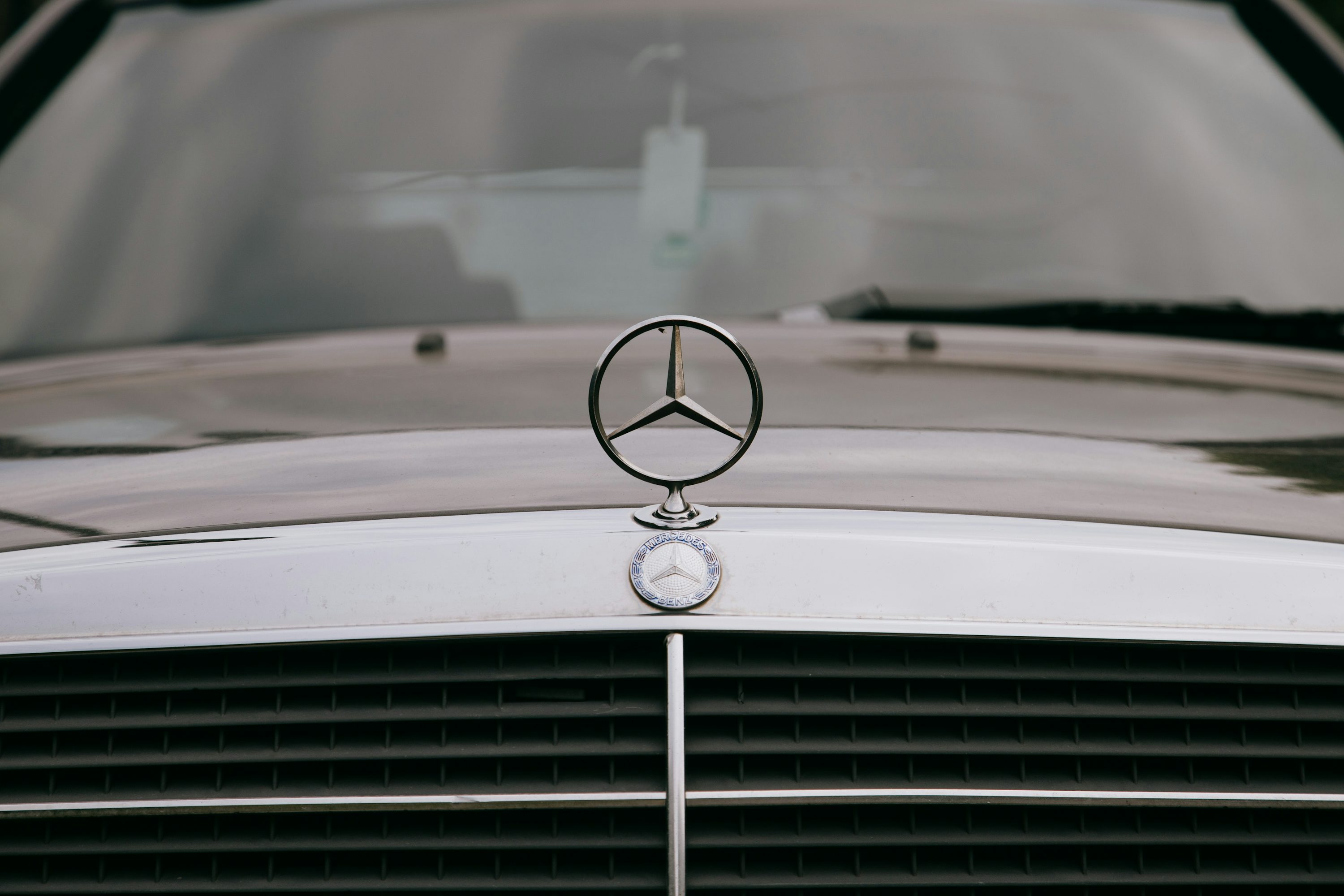 silver mercedes benz car with silver door handle