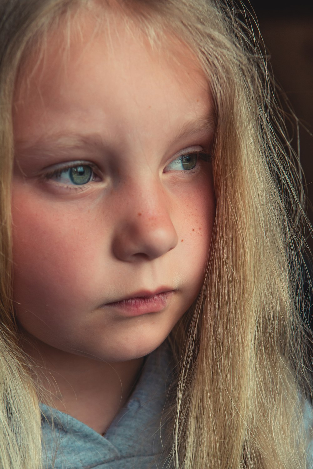 girl with brown hair and blue eyes