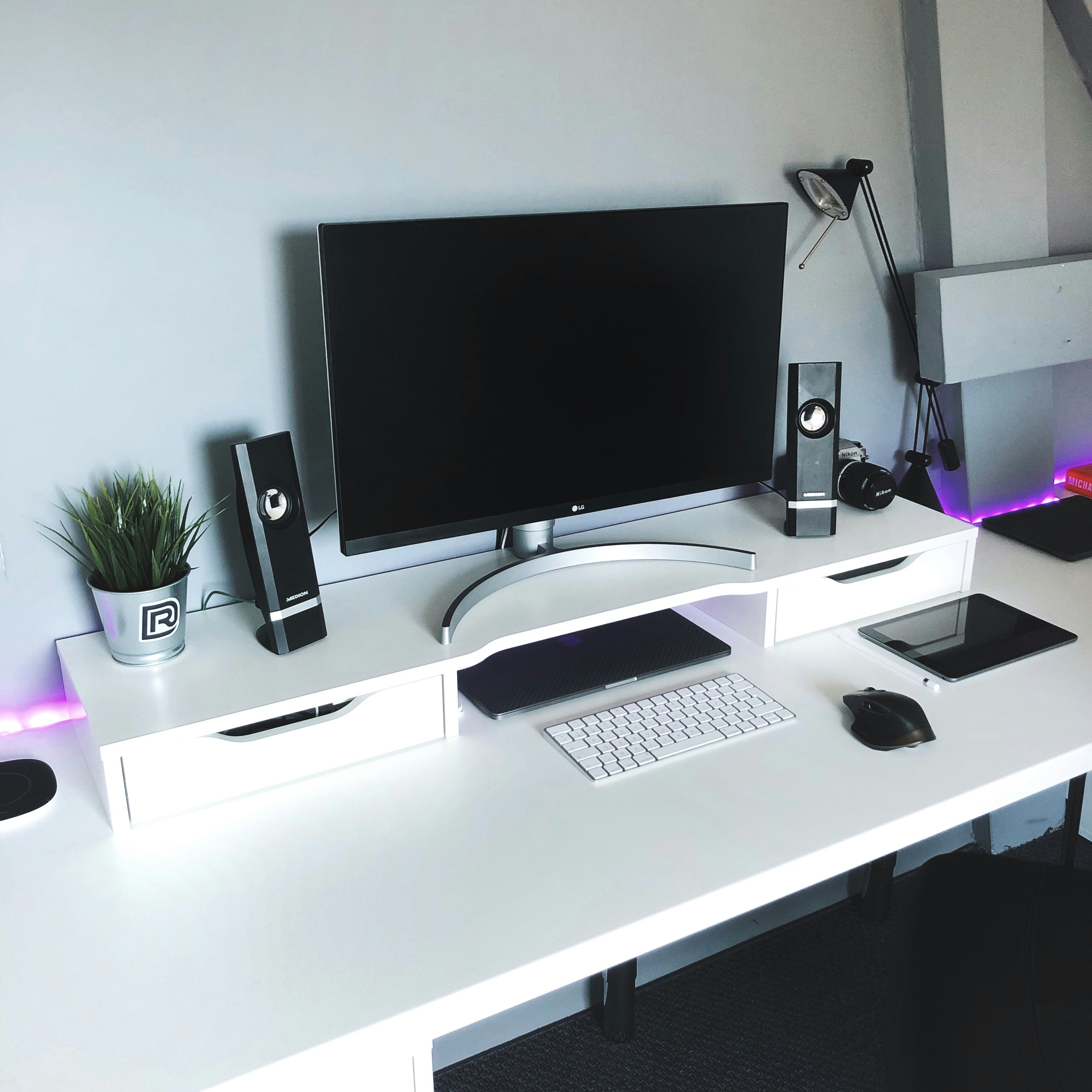 HP desktop computer setup, bright studio, clean white background