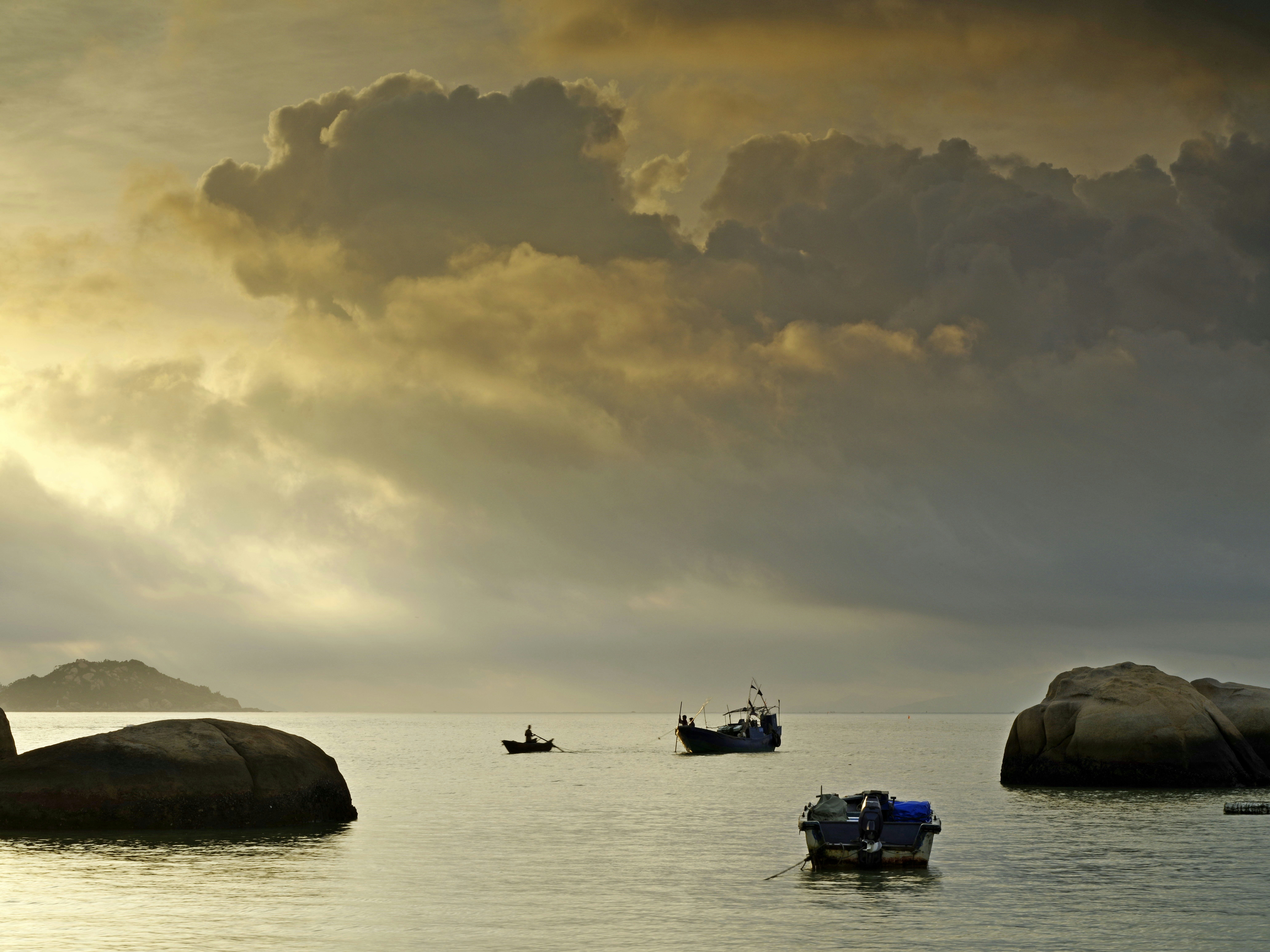 White and blue boat on sea under cloudy sky during daytime photo – Free ...