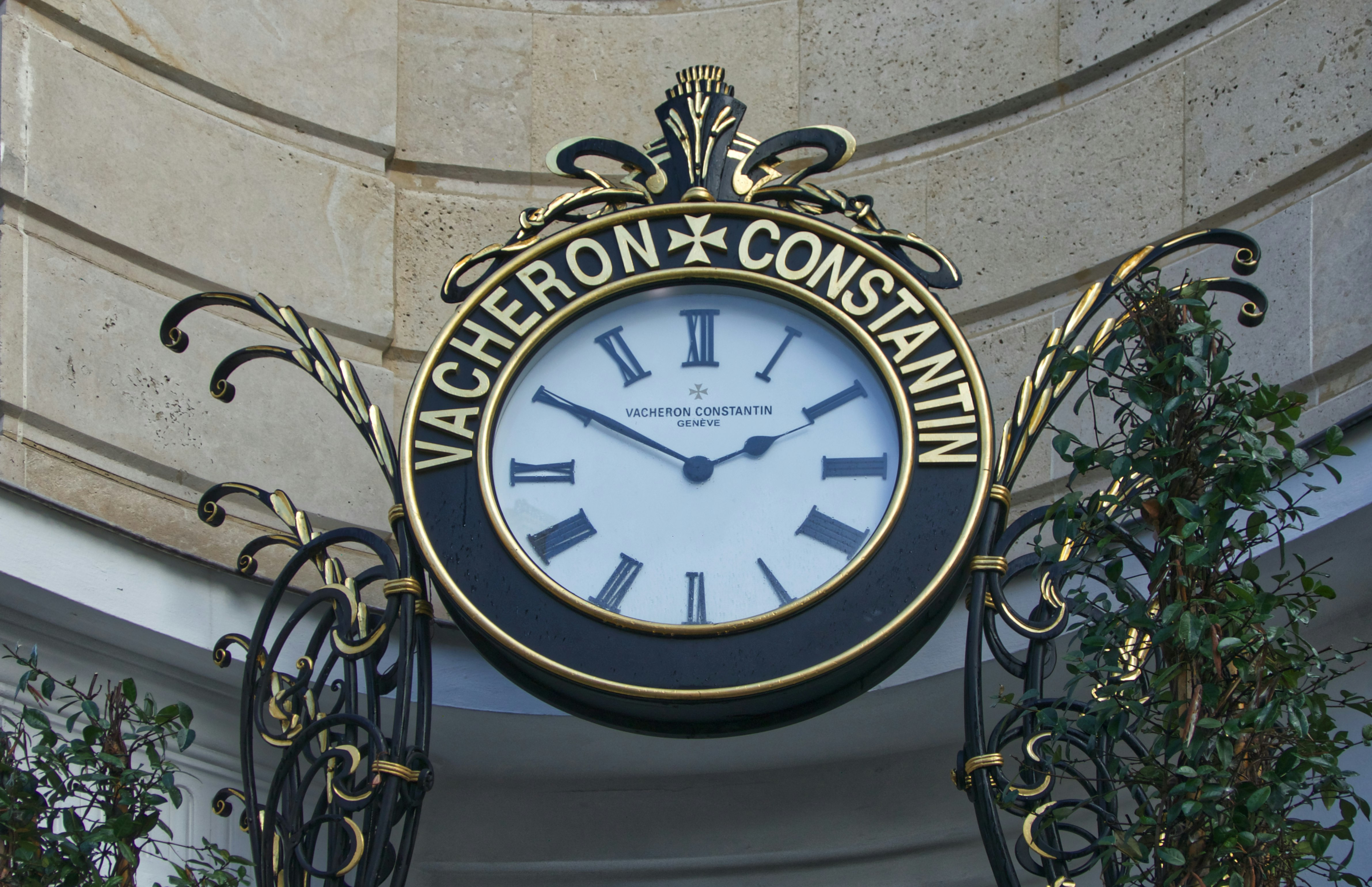 Une horloge pour illustrer le travail  de la plus ancienne manufacture de haute horlogerie suisse, créée à Genève en 1755.
