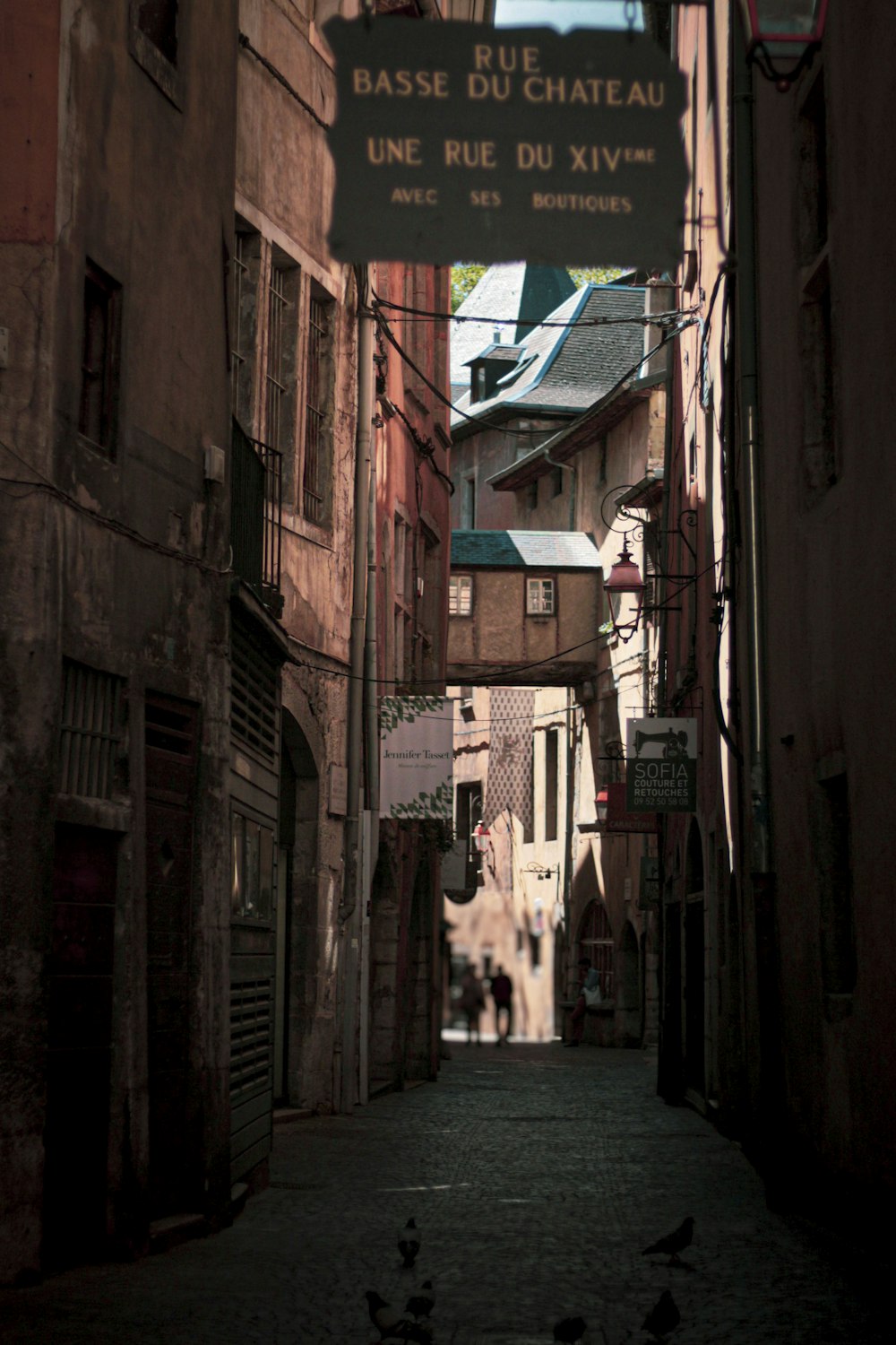 alley photography of a street during daytime