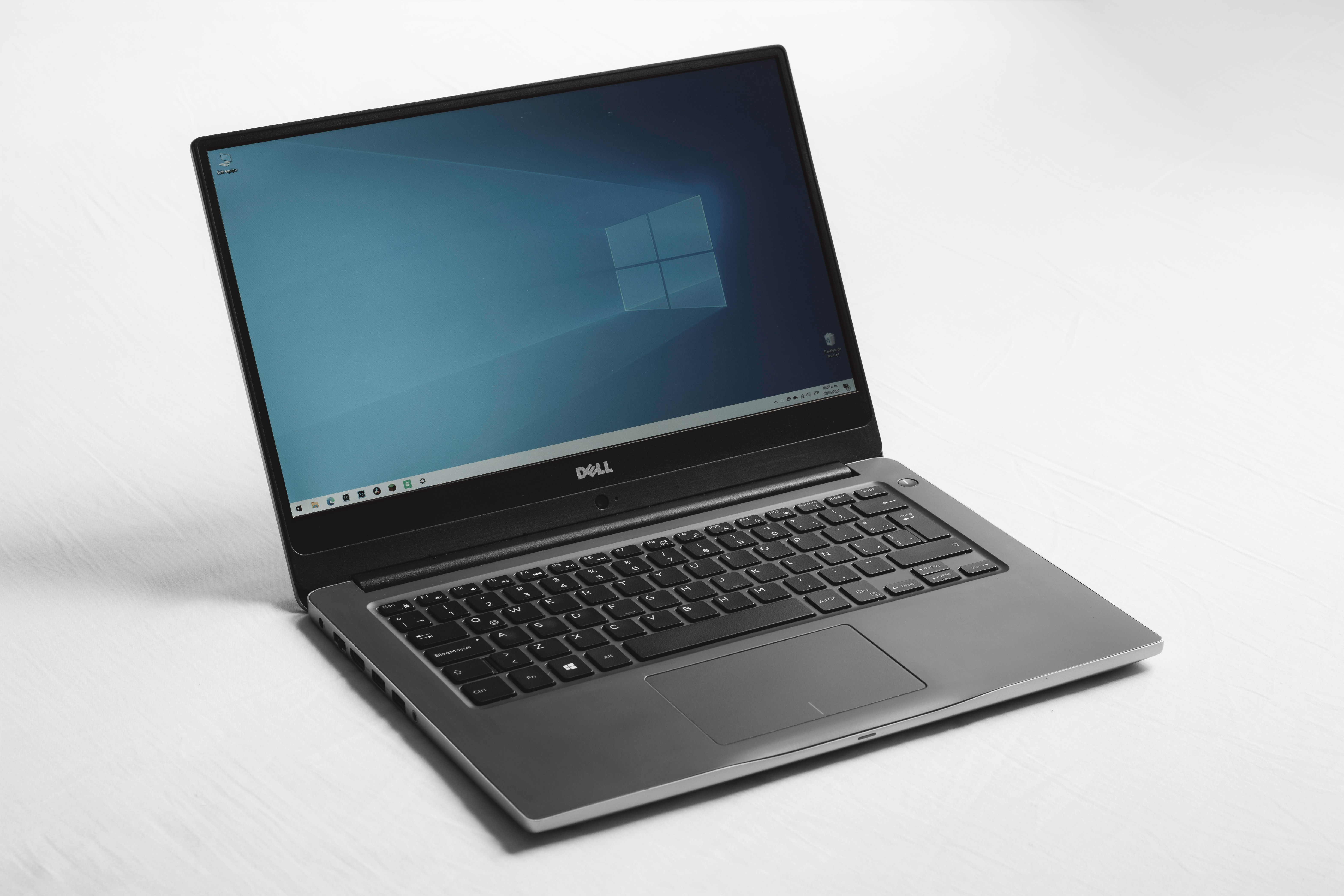 Laptop Dell Latitude Core i5/i7 RAM 16GB: Ketahanan Kelas Bisnis untuk Produktivitas Tinggi