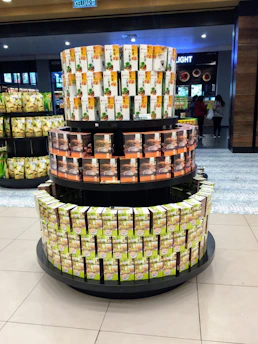 Various packaging types including food standard boxes, pet bottles, and bags displayed together.