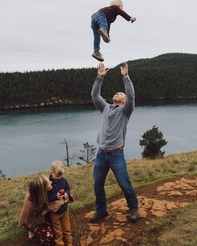 Famille adulte parent consultations psychologiques mois d'or quatrième trimestre montessori