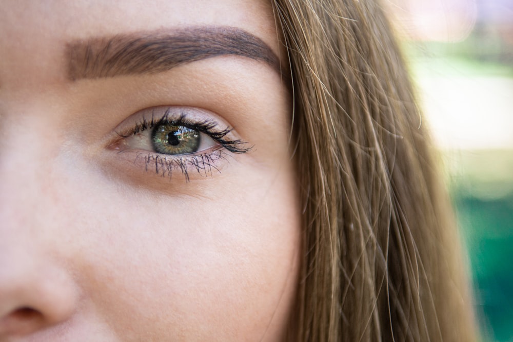 woman with green eyes and brown hair