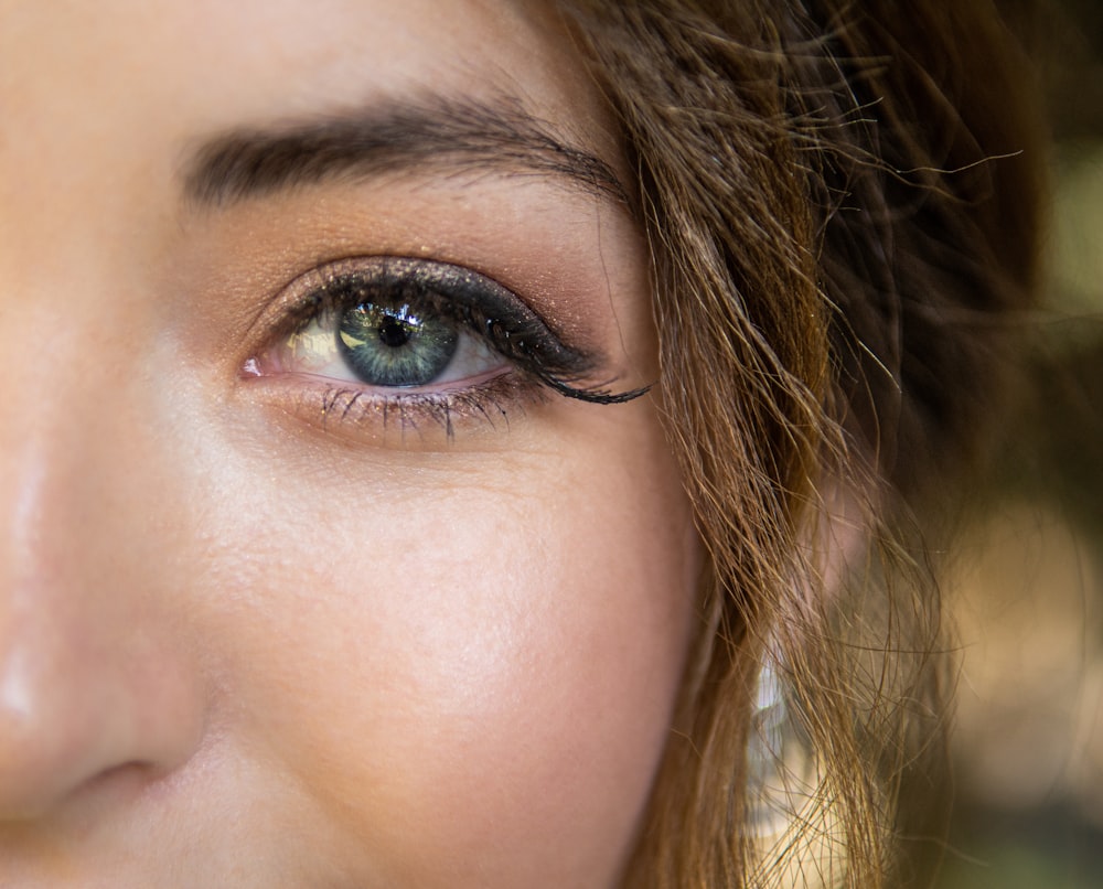 woman with brown eyes and brown hair