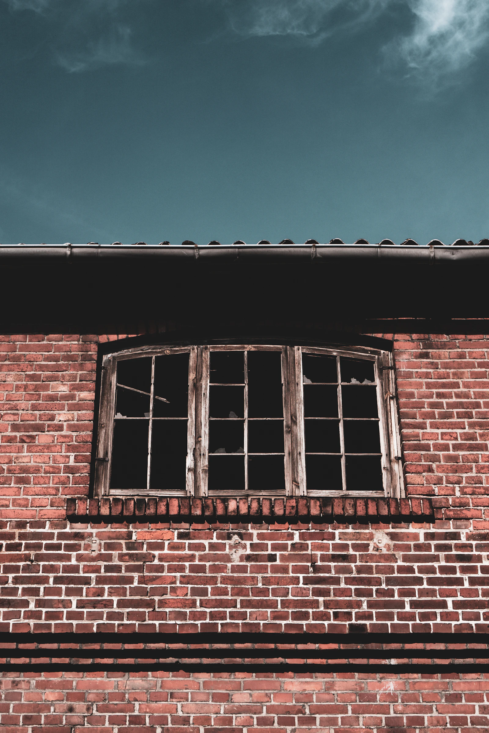 Inner-city brick building before demolition showing limited side-access constraints