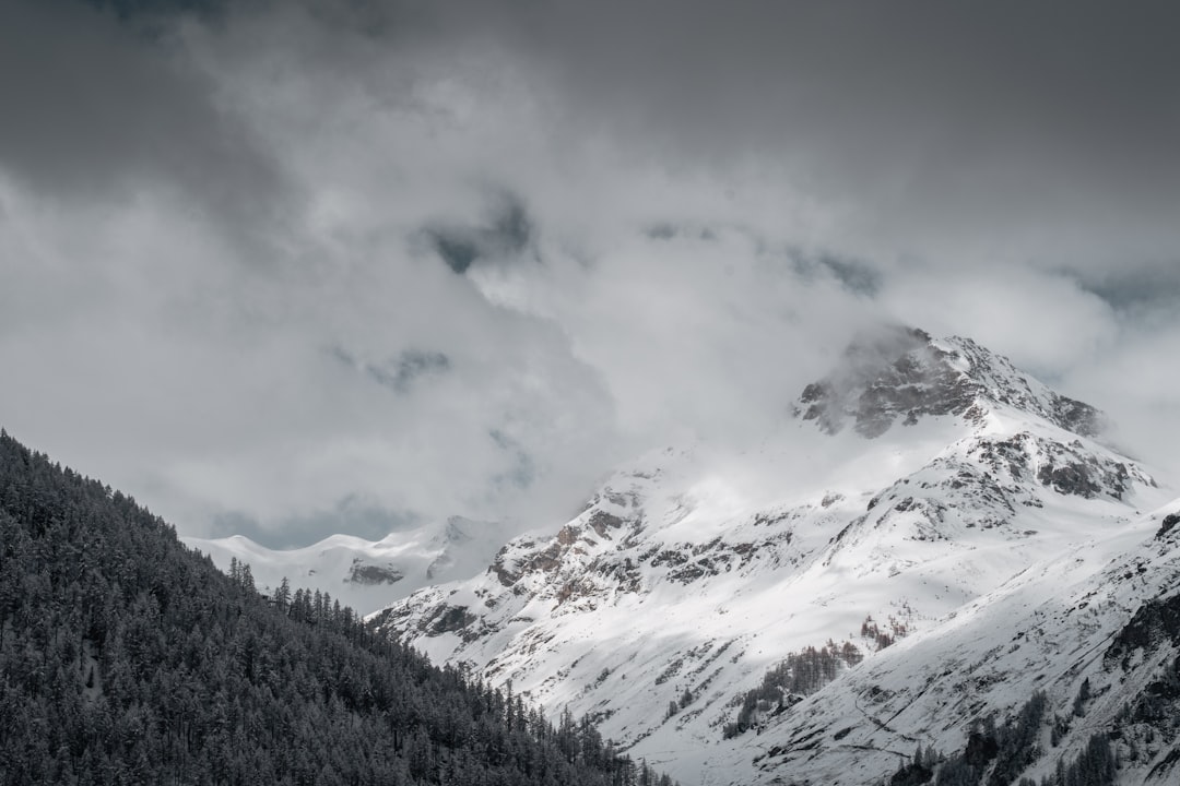 photo of Val-d'Isère Mountain range near La Tania