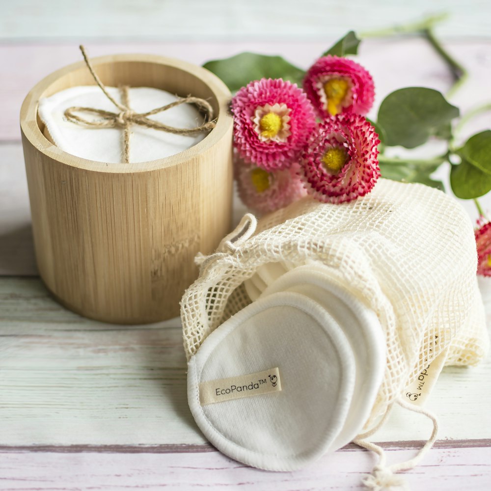 Tasse en céramique blanche avec café